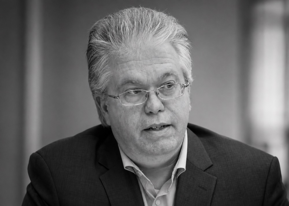 Éric Veillette, auteur et chercheur en archives judiciaires : portrait en noir et blanc